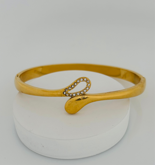 Royal touch bracelet