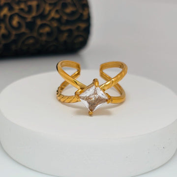 Gold-plated ring with cubic zirconia stones, classic style