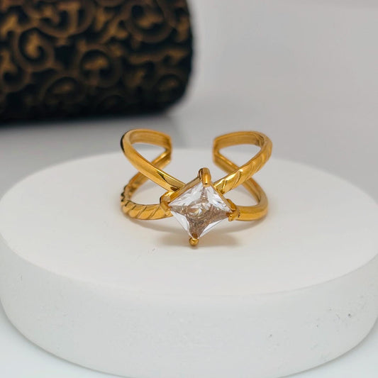 Gold-plated ring with cubic zirconia stones, classic style