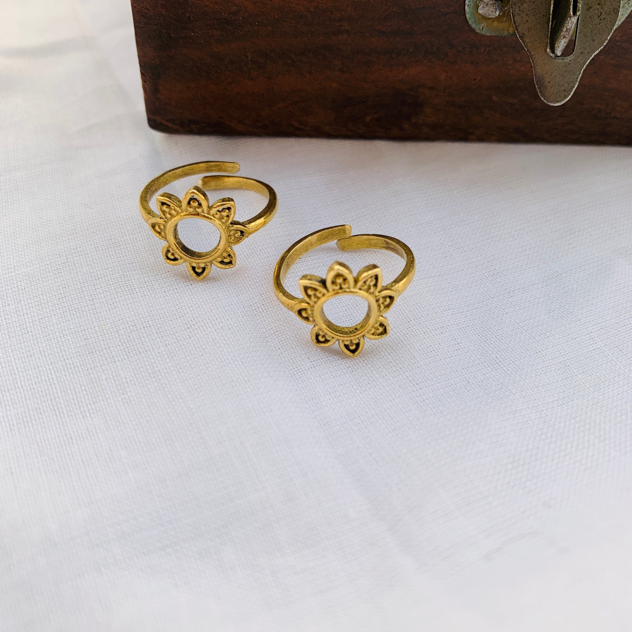 Suryan Toe Rings