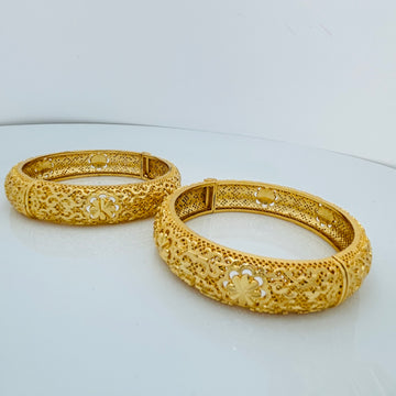 Gold-plated adjustable bracelet, classic style
