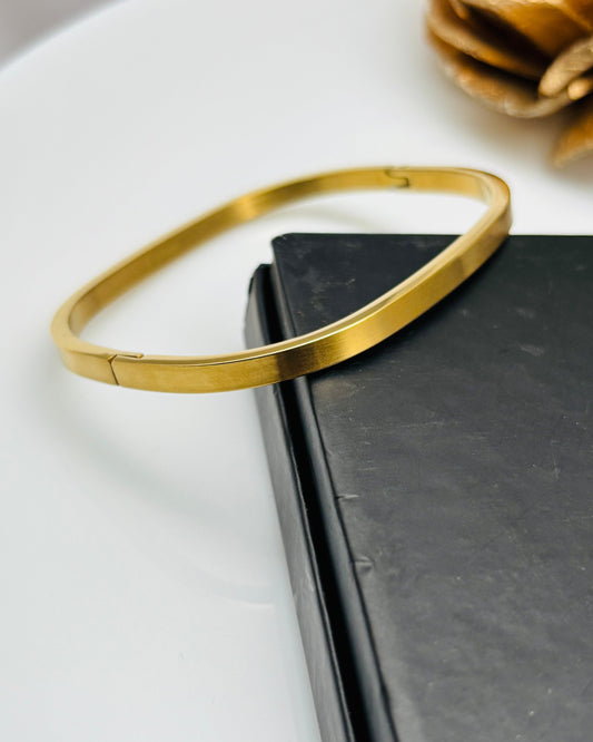 Carre Matte Cuff