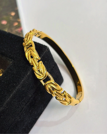 Iris Cuff