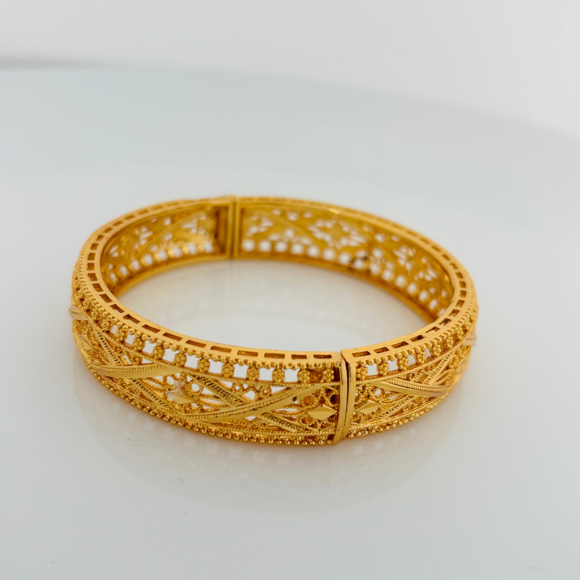 Gold-plated bracelet, classic everyday style