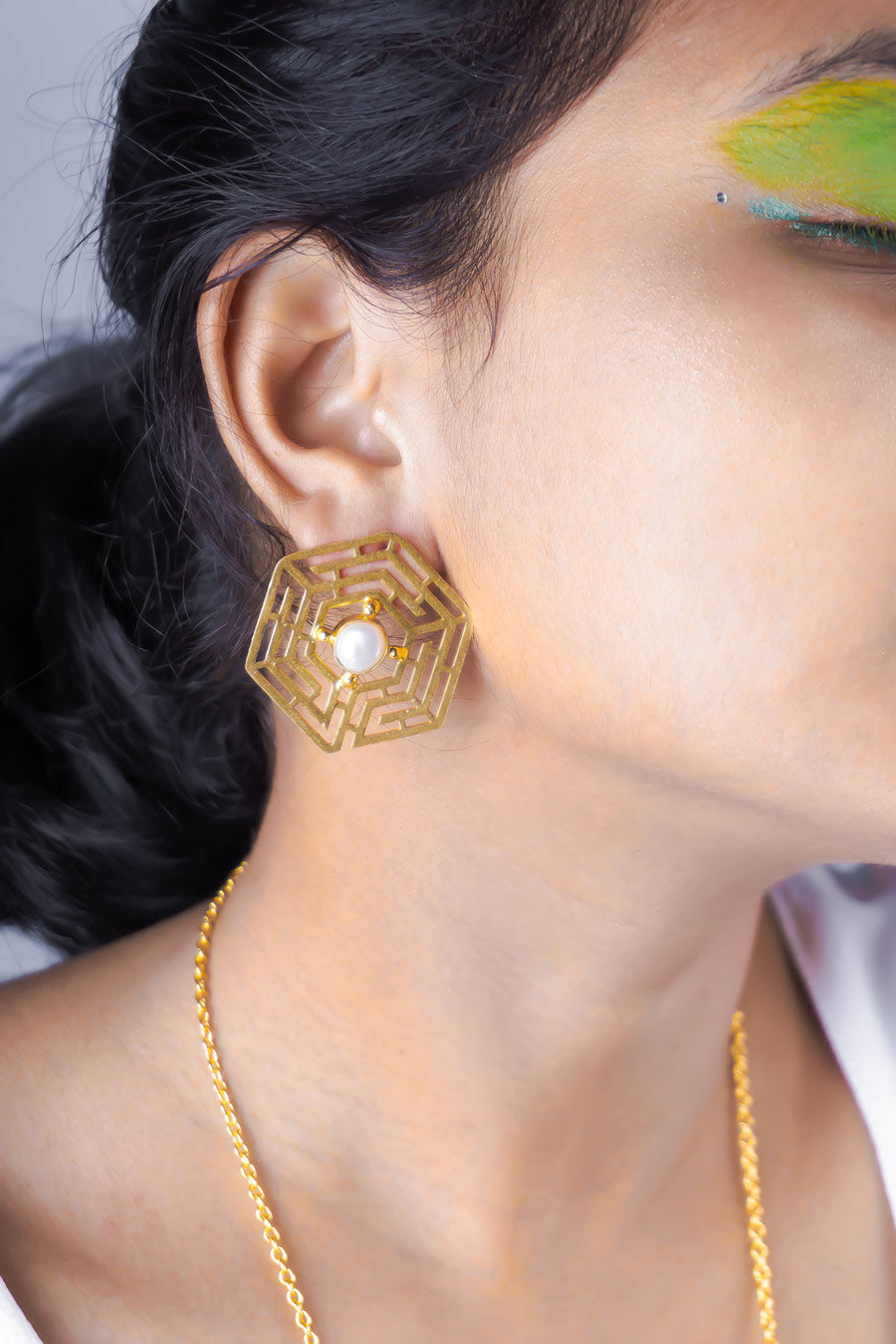 Hexaweb Pearl Earring